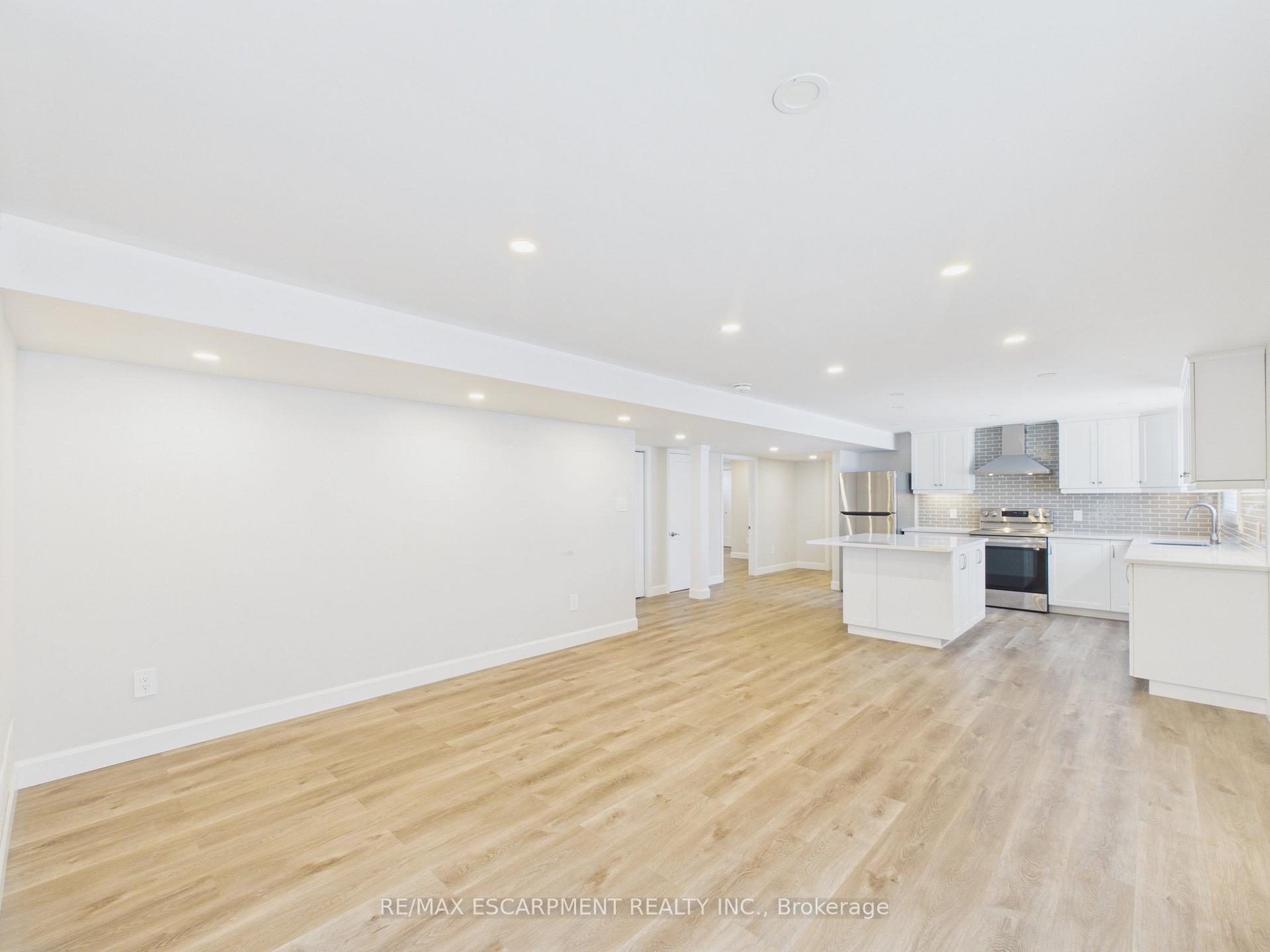 10 Thain Street W