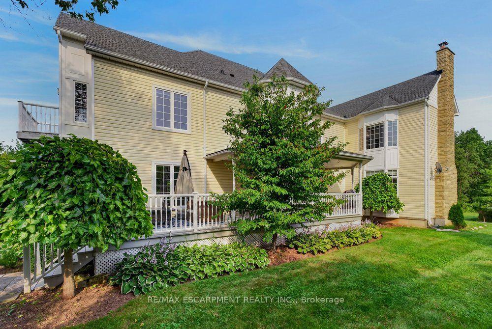 110 Concession 11 Road E