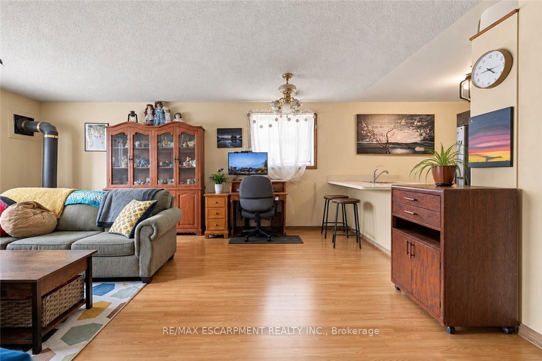 26 Renfrew Street E