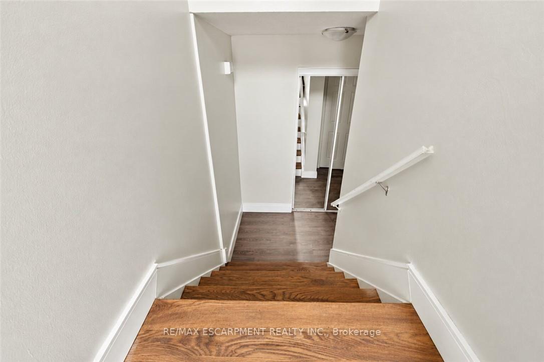26 Renfrew Street E