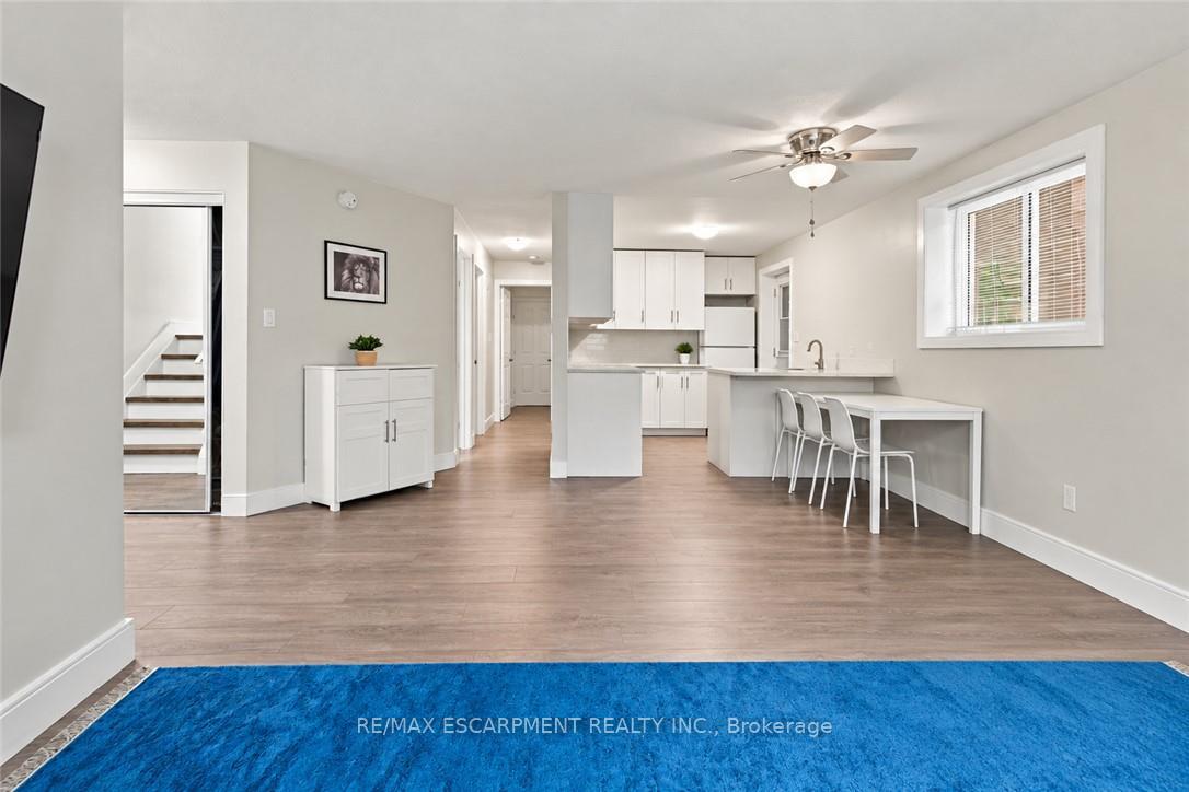 26 Renfrew Street E
