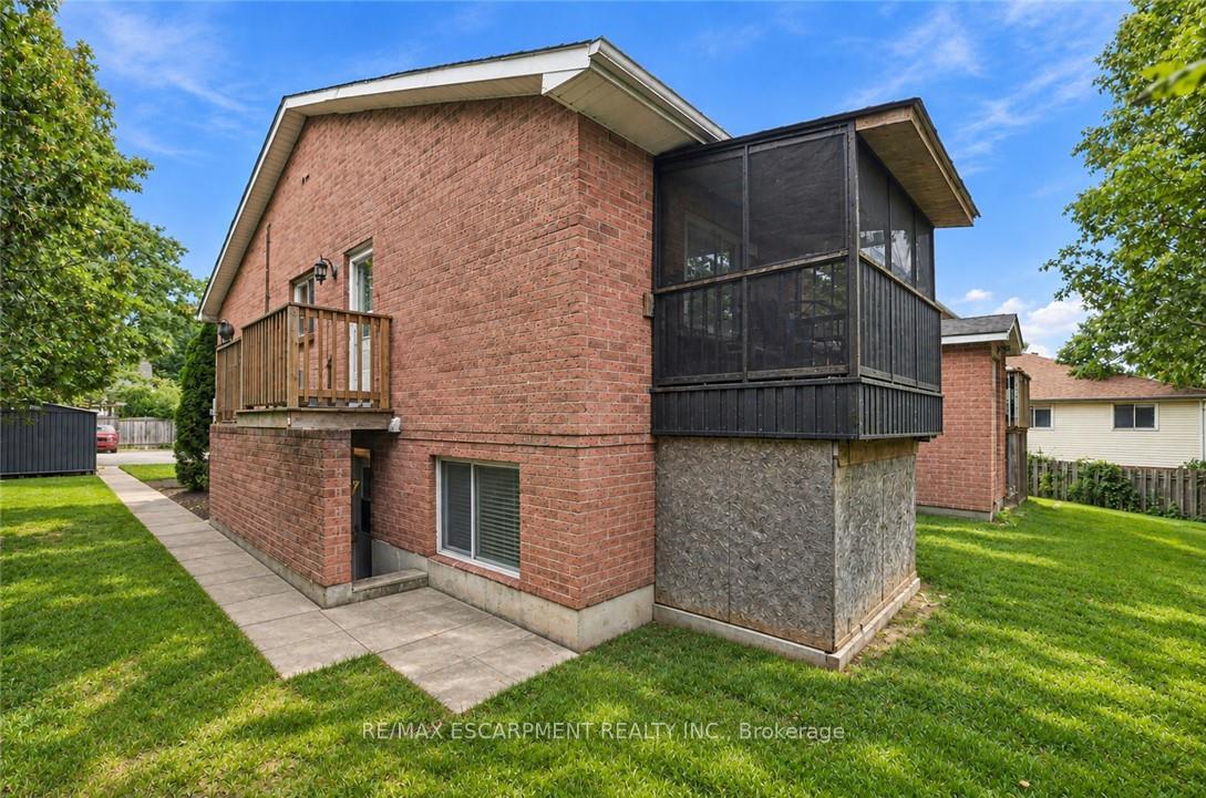26 Renfrew Street E