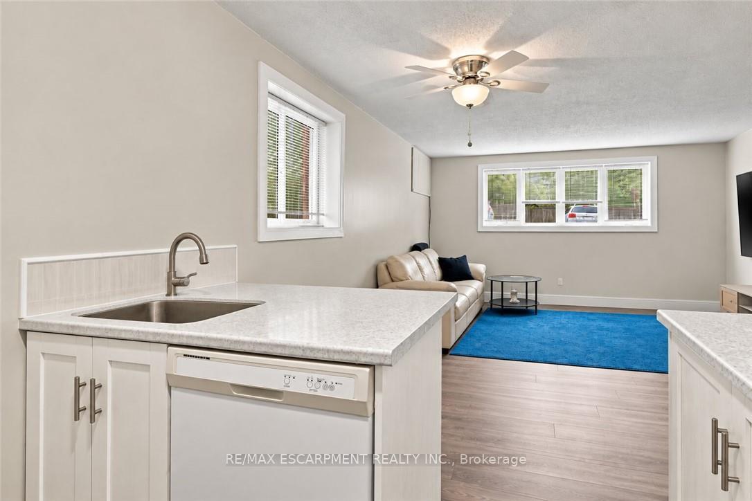 26 Renfrew Street E