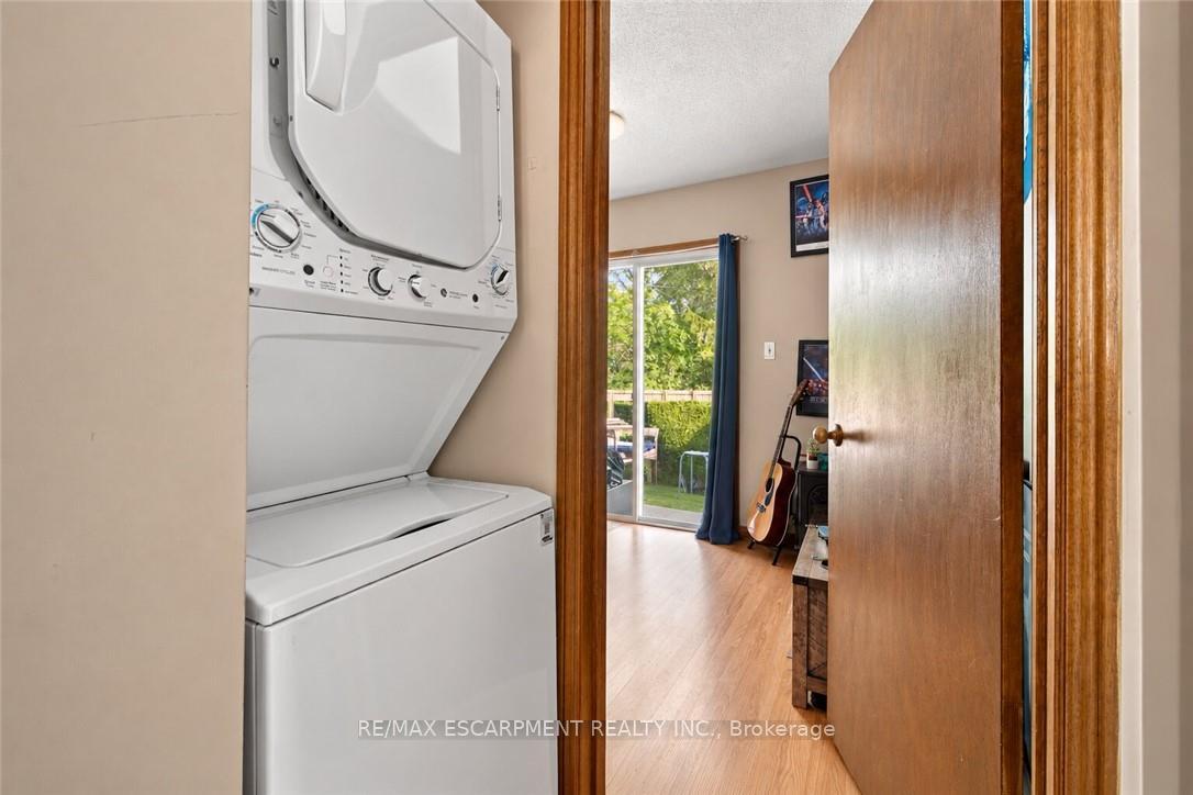 26 Renfrew Street E