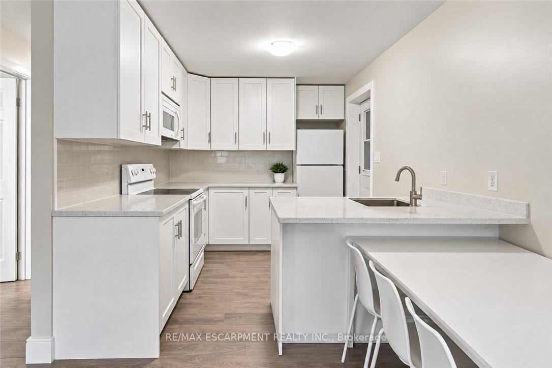 26 Renfrew Street E
