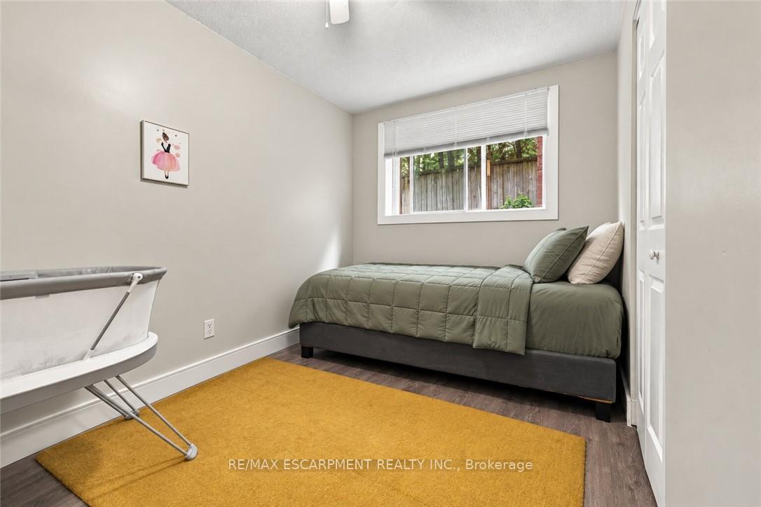 26 Renfrew Street E