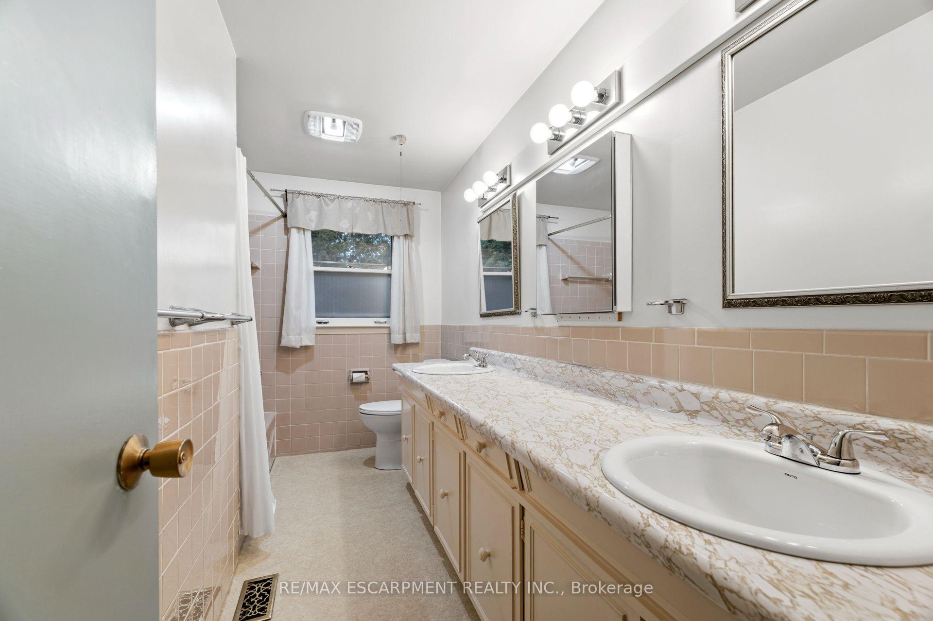 99 Runnymede Crescent