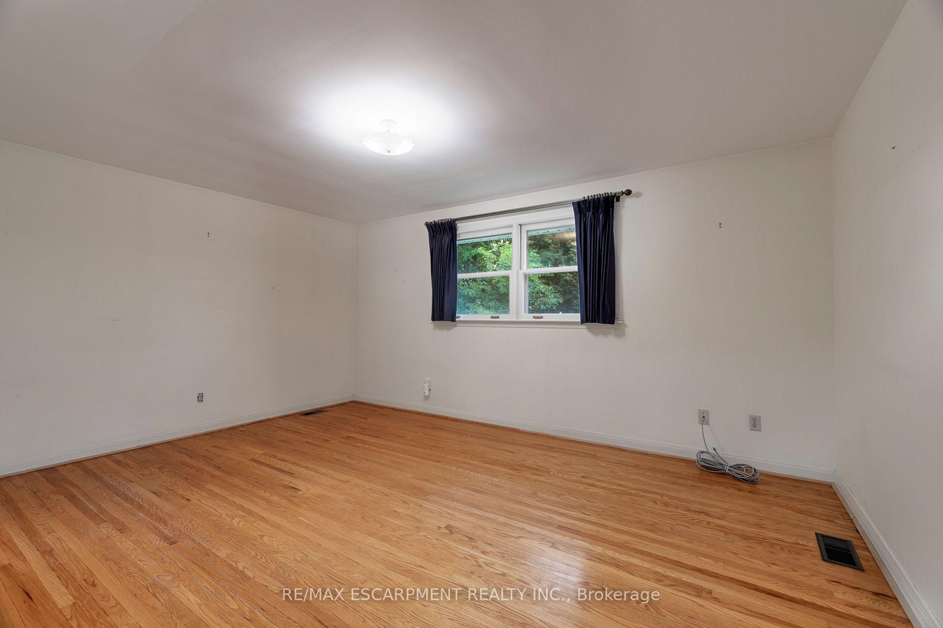 99 Runnymede Crescent