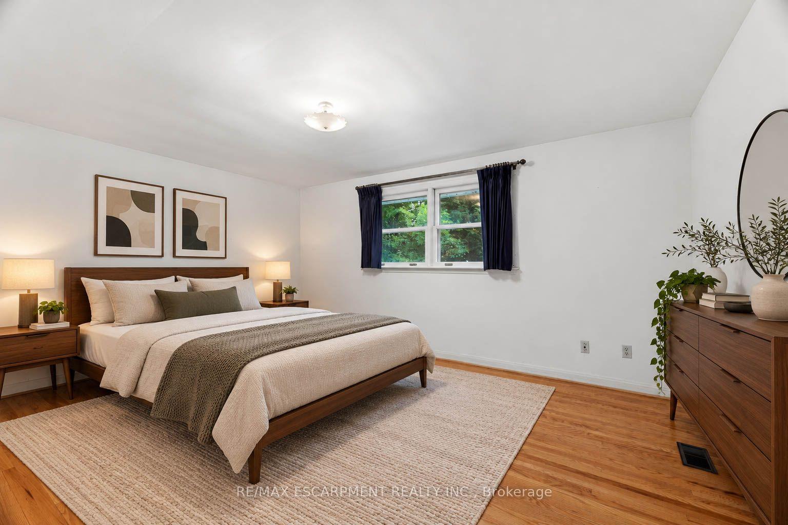 99 Runnymede Crescent