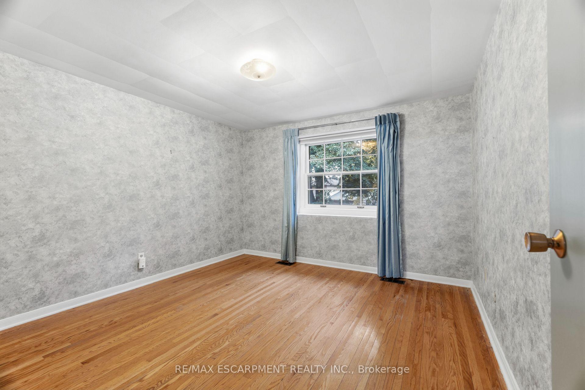 99 Runnymede Crescent