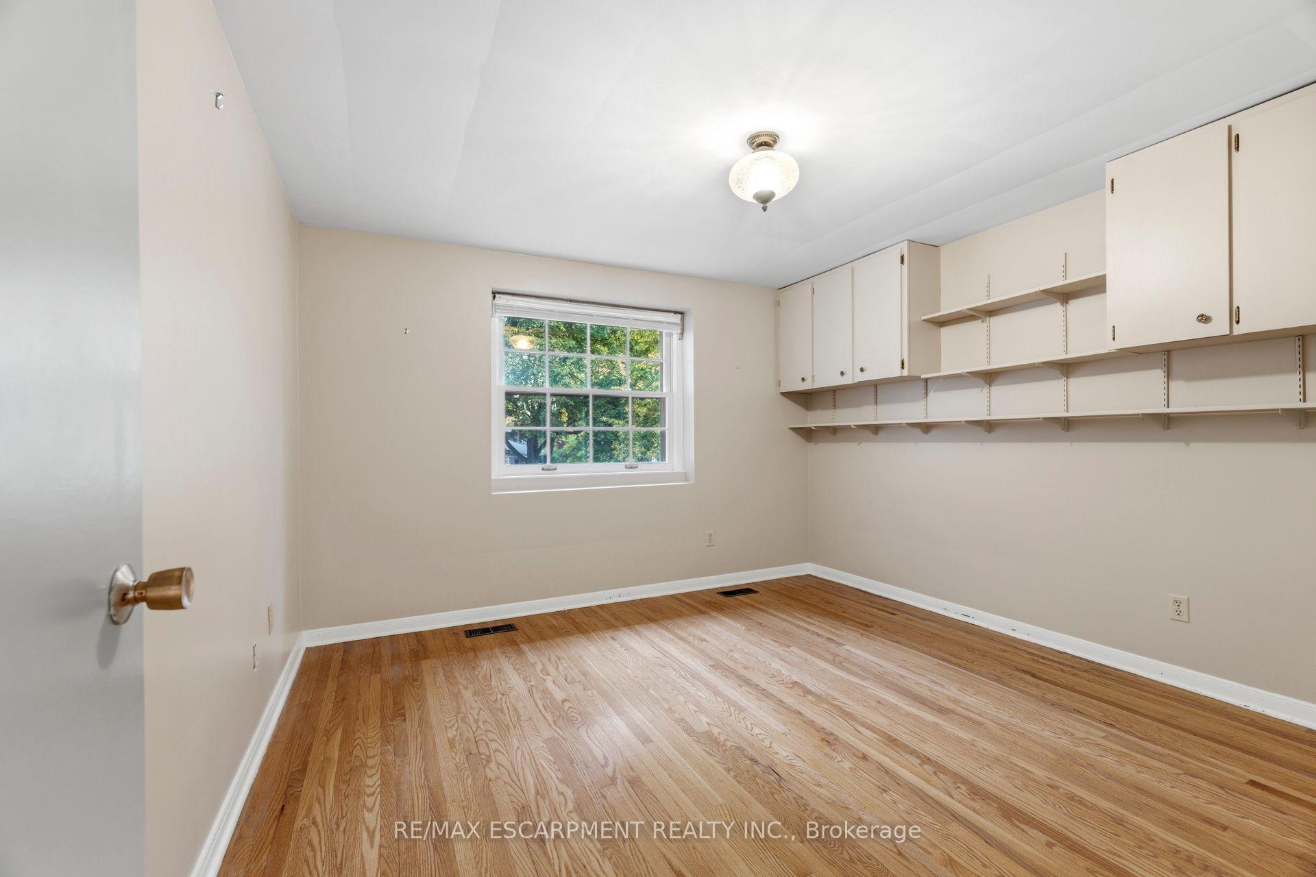 99 Runnymede Crescent