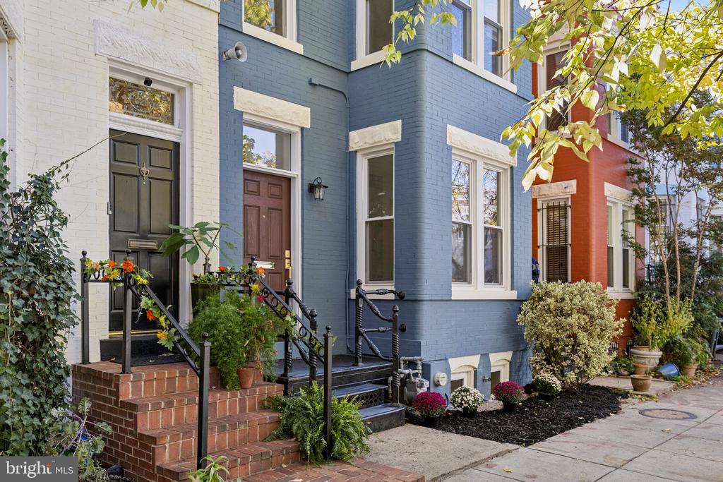 627 ELLIOTT STREET NE