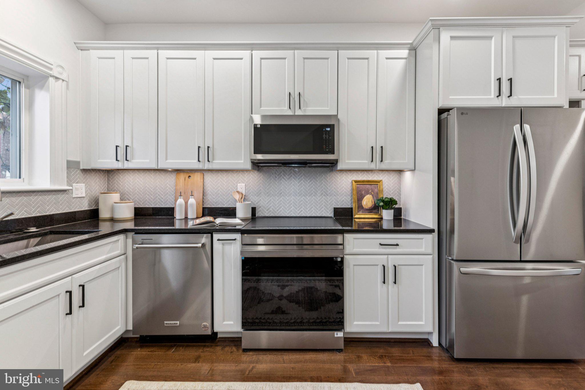 627 ELLIOTT STREET NE