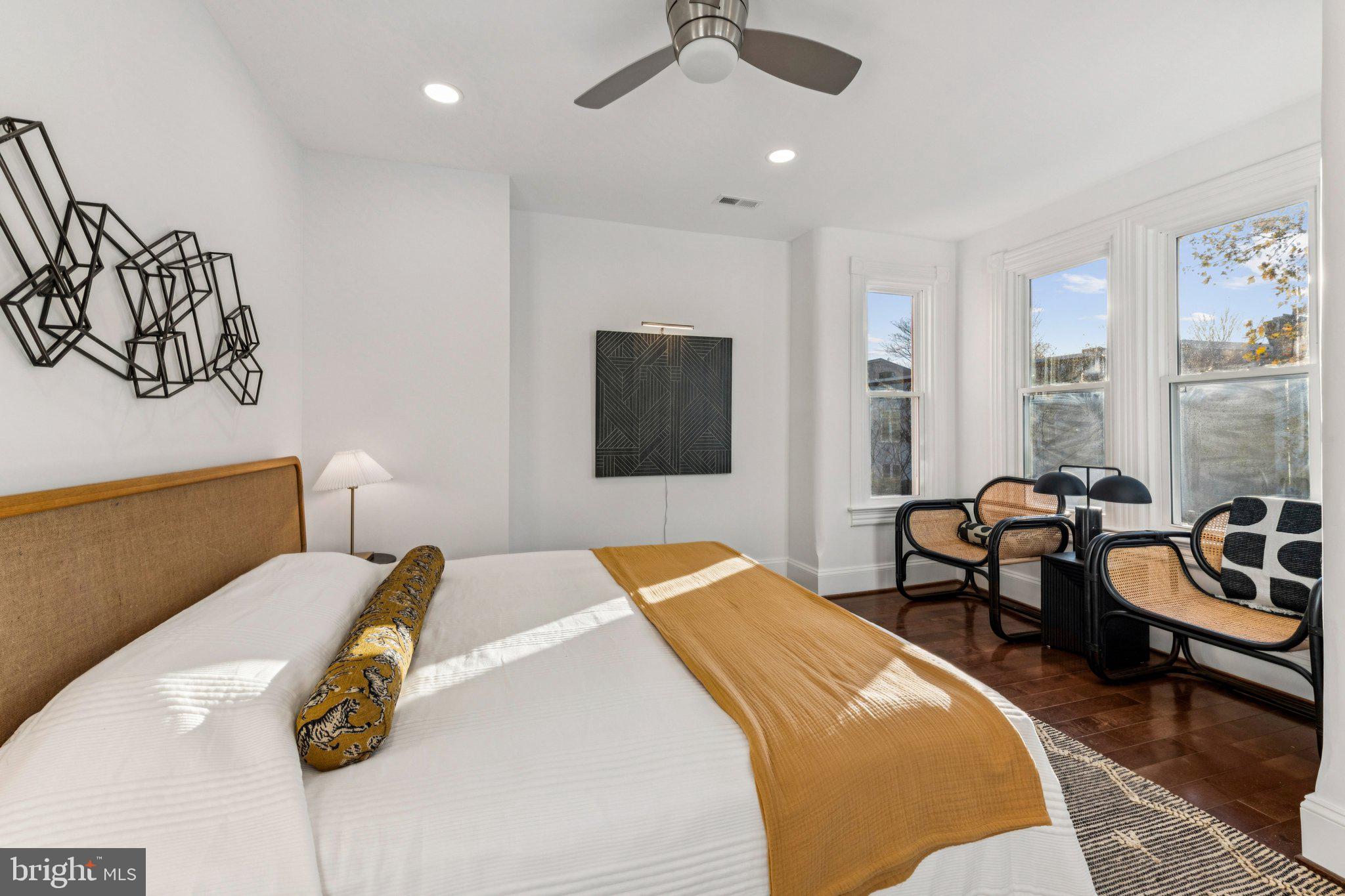 627 ELLIOTT STREET NE