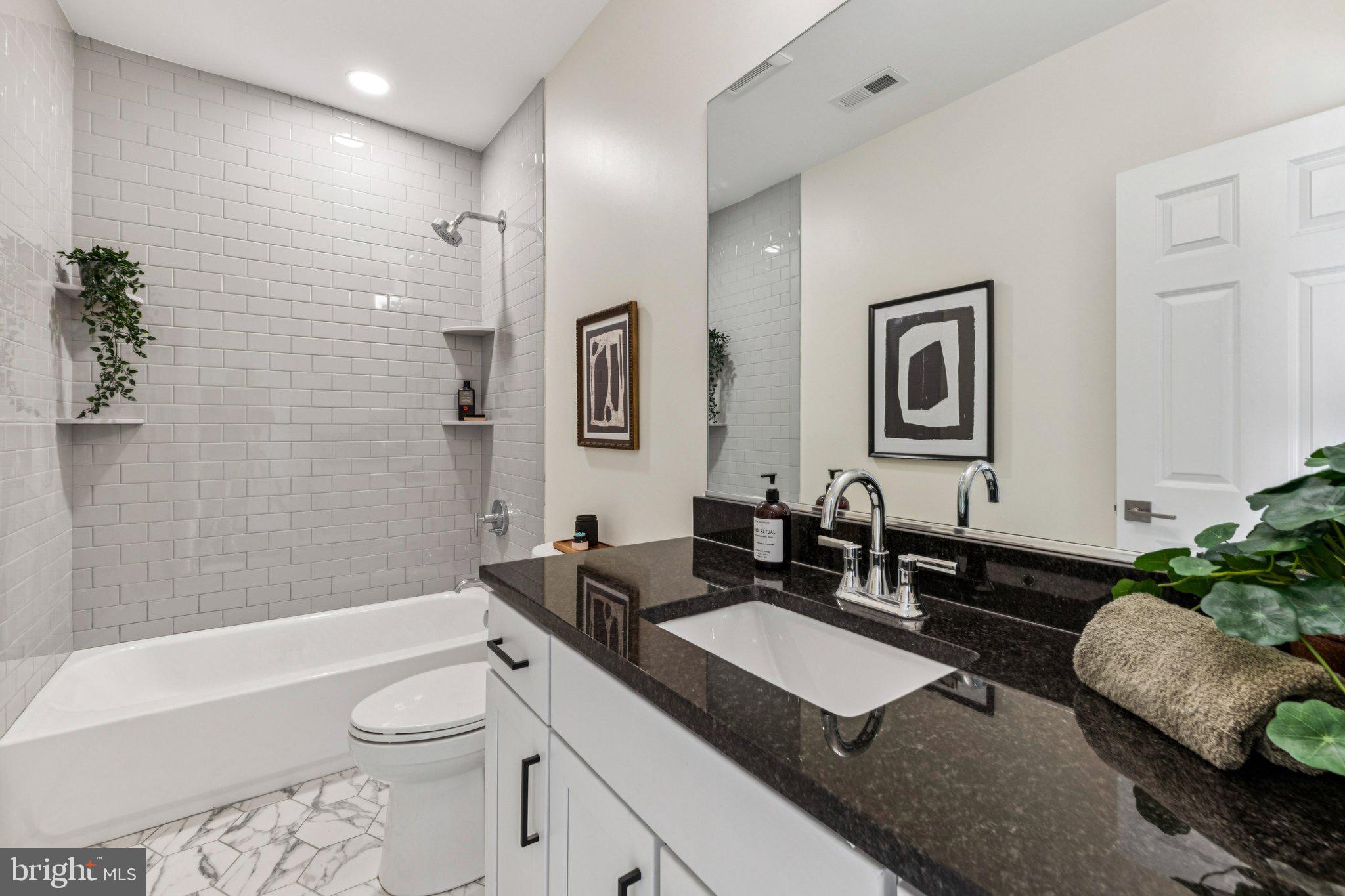 627 ELLIOTT STREET NE