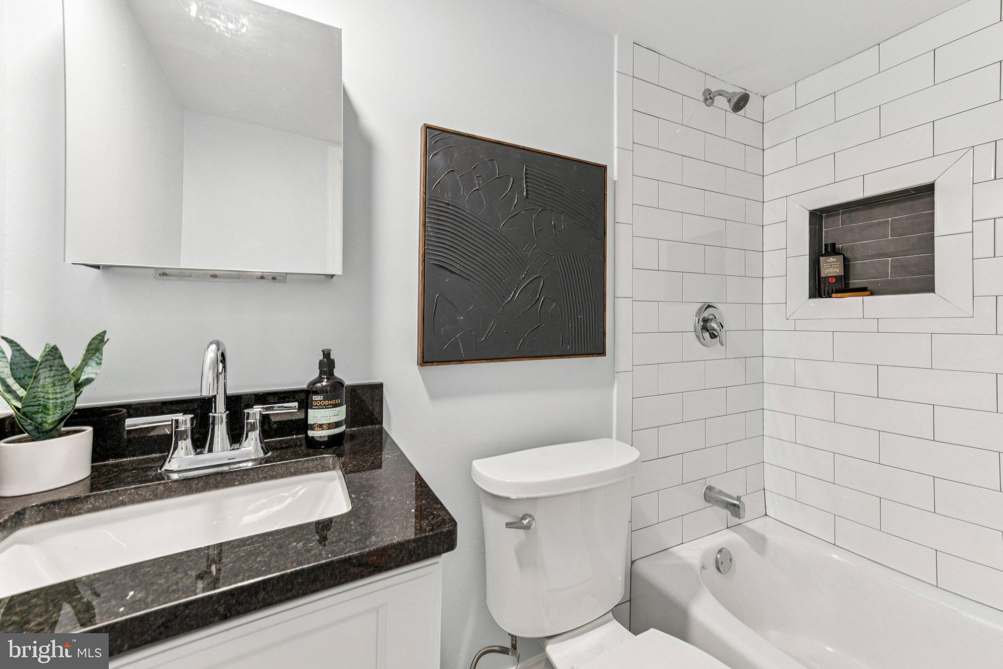 627 ELLIOTT STREET NE