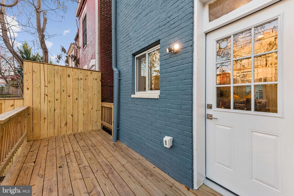 627 ELLIOTT STREET NE