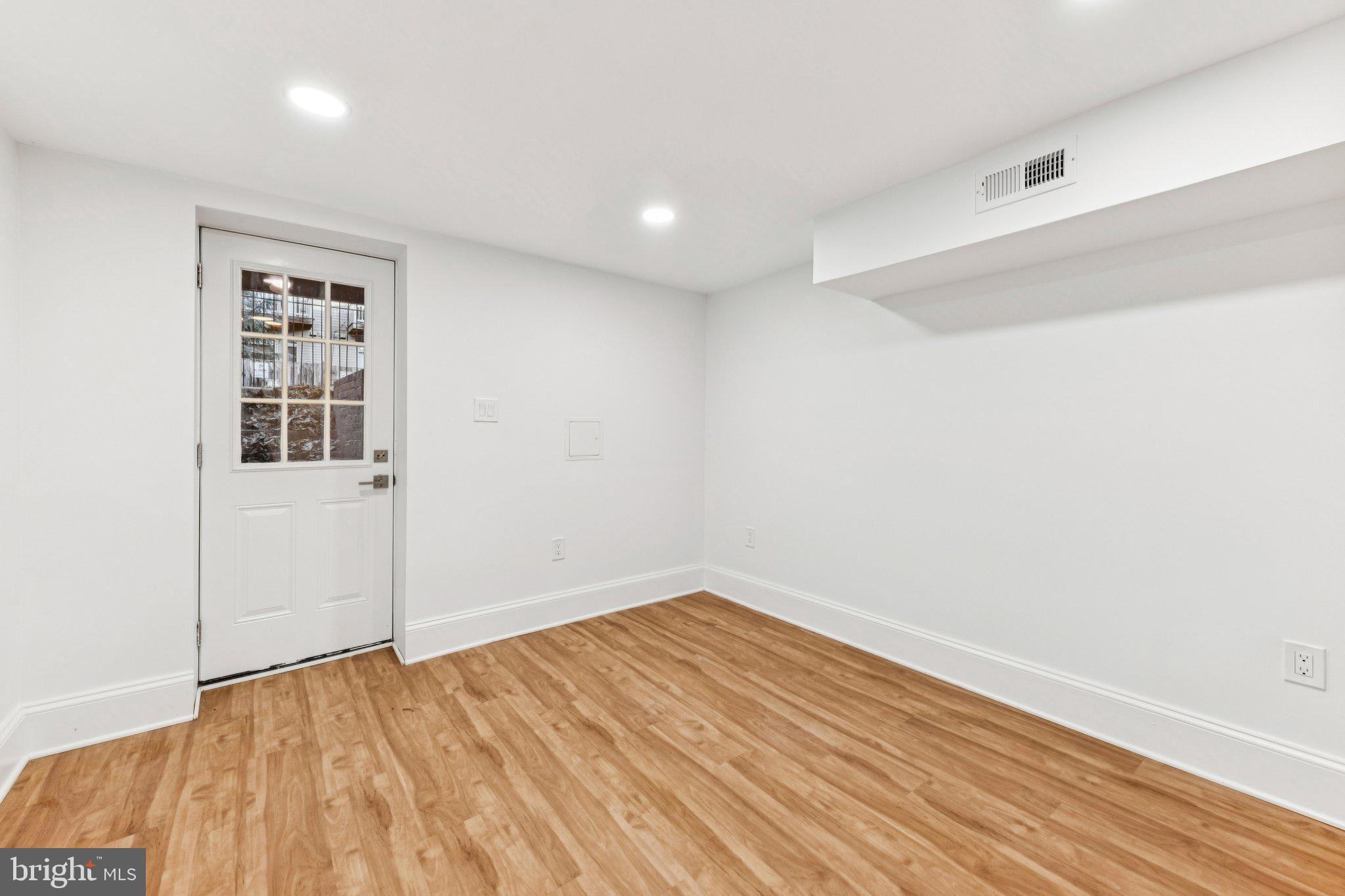 627 ELLIOTT STREET NE