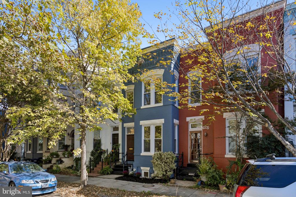 627 ELLIOTT STREET NE