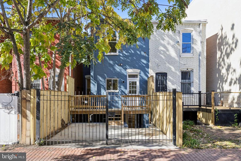 627 ELLIOTT STREET NE