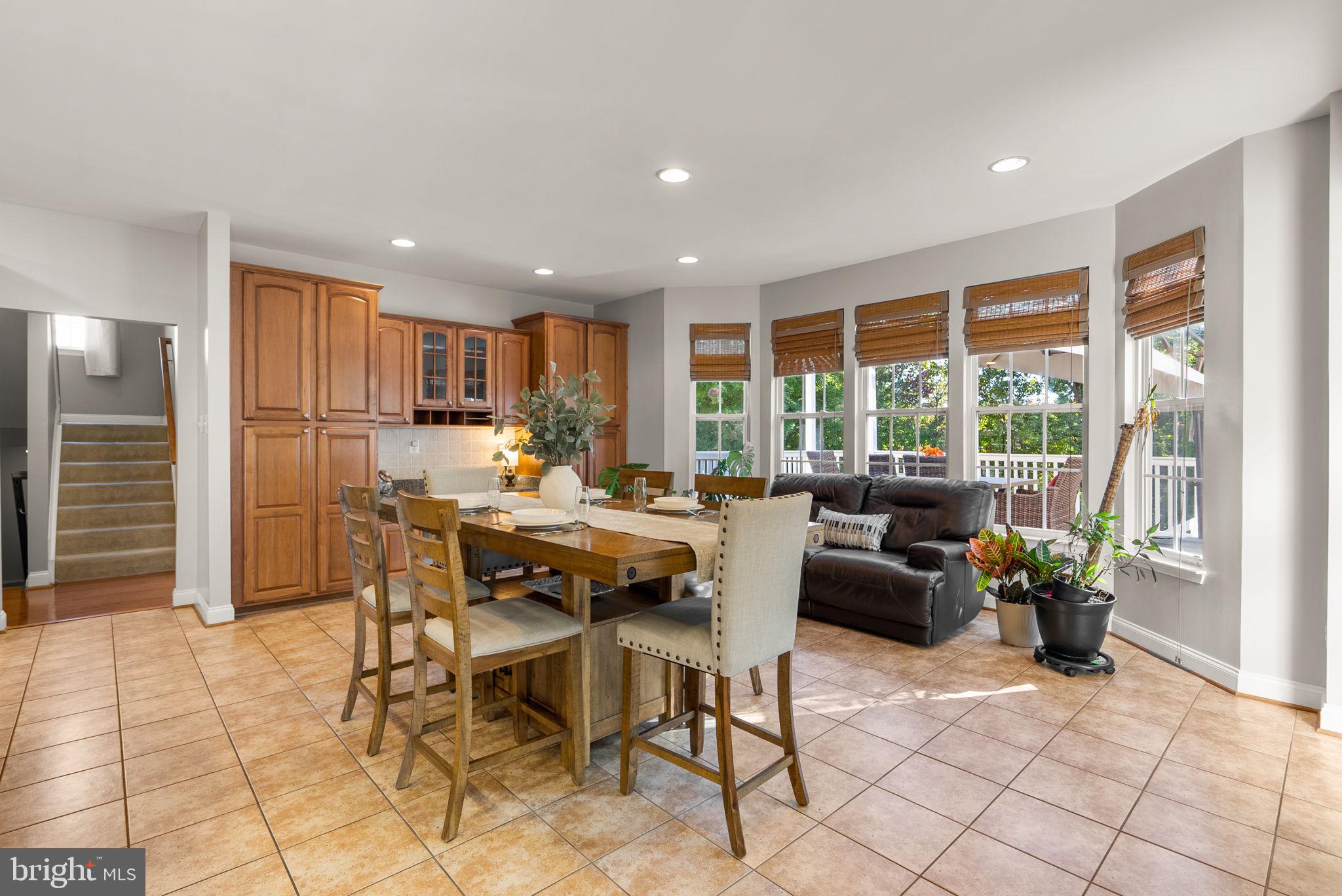 4908 Ellis Ln