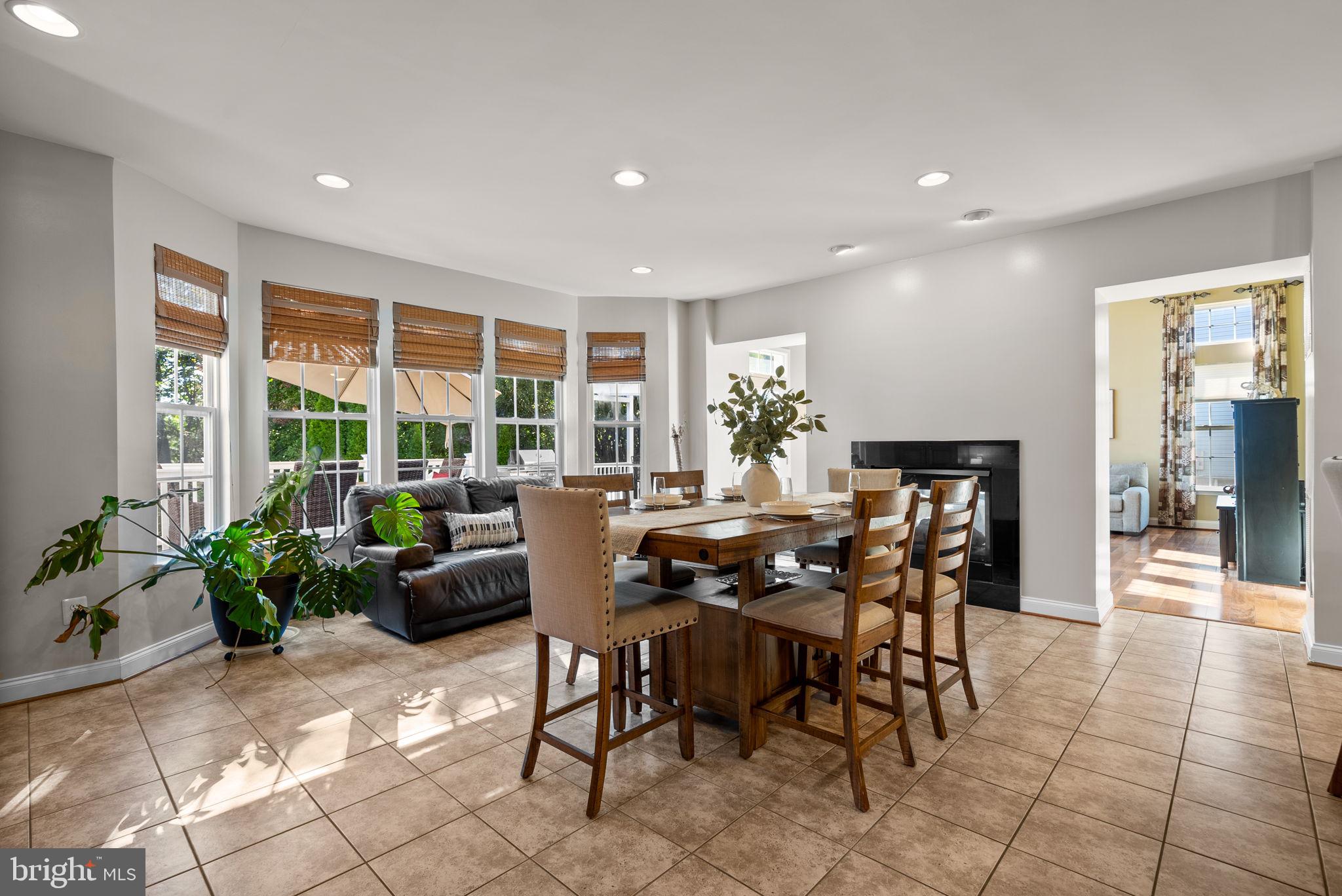 4908 Ellis Ln