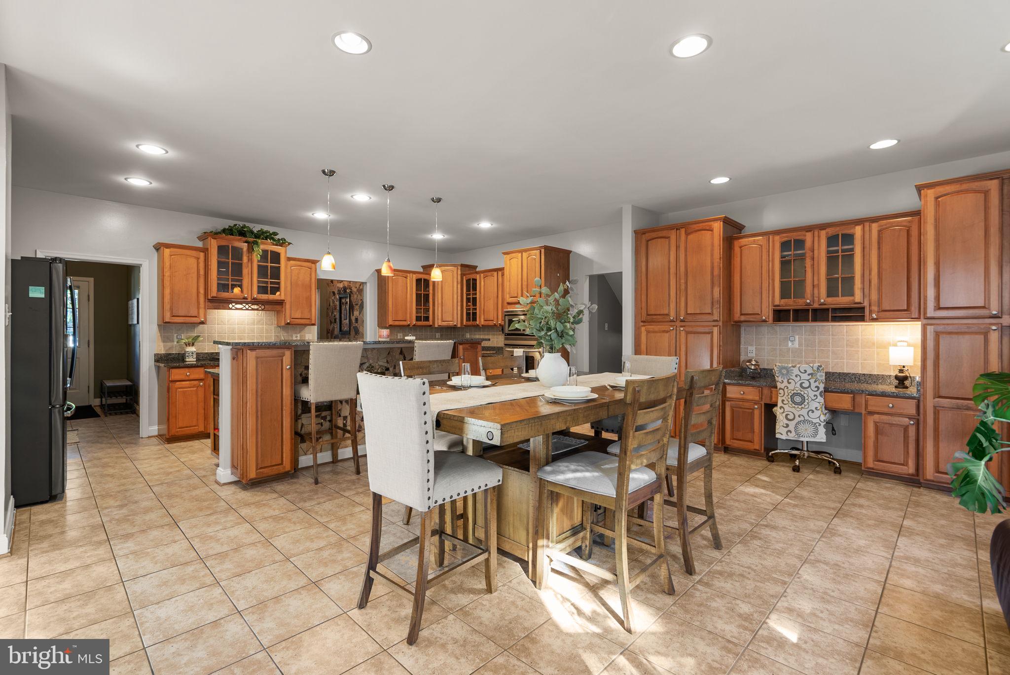 4908 Ellis Ln