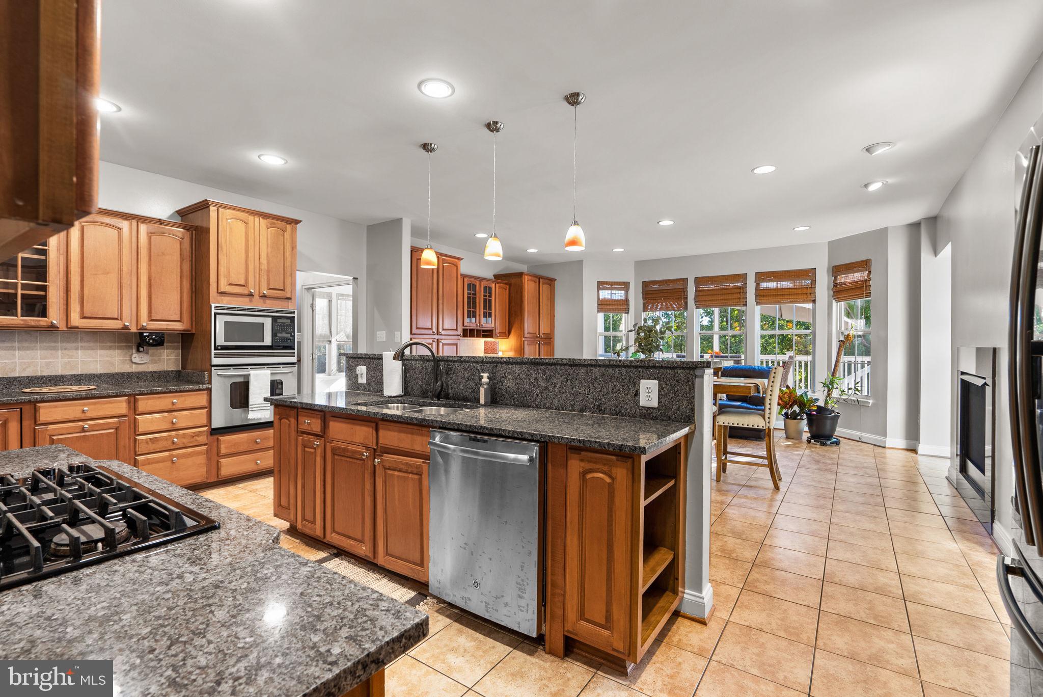 4908 Ellis Ln
