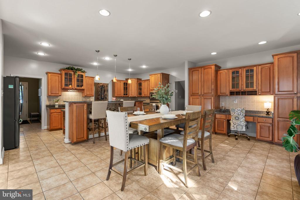 4908 Ellis Ln
