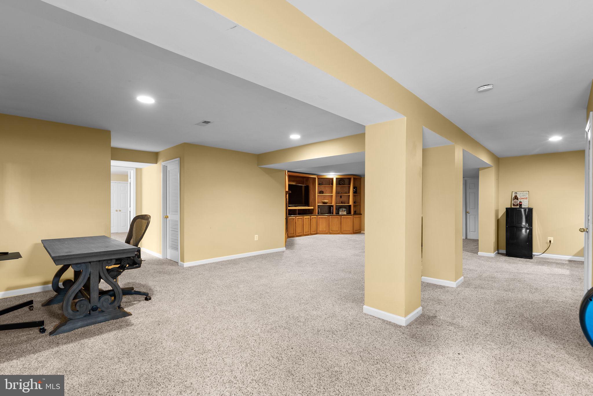 4908 Ellis Ln