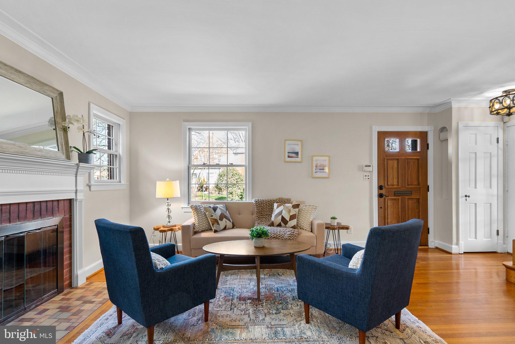 304 Greenwich Ln
