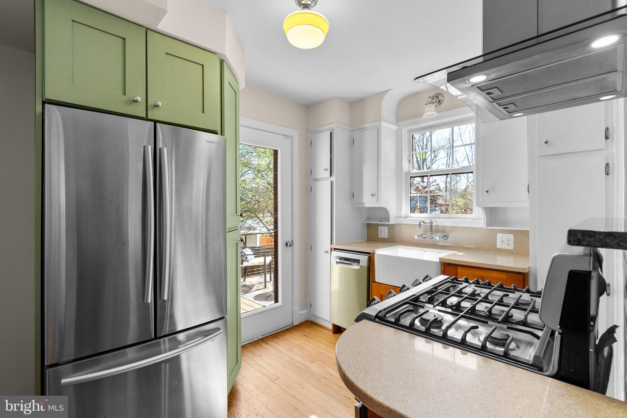 304 Greenwich Ln