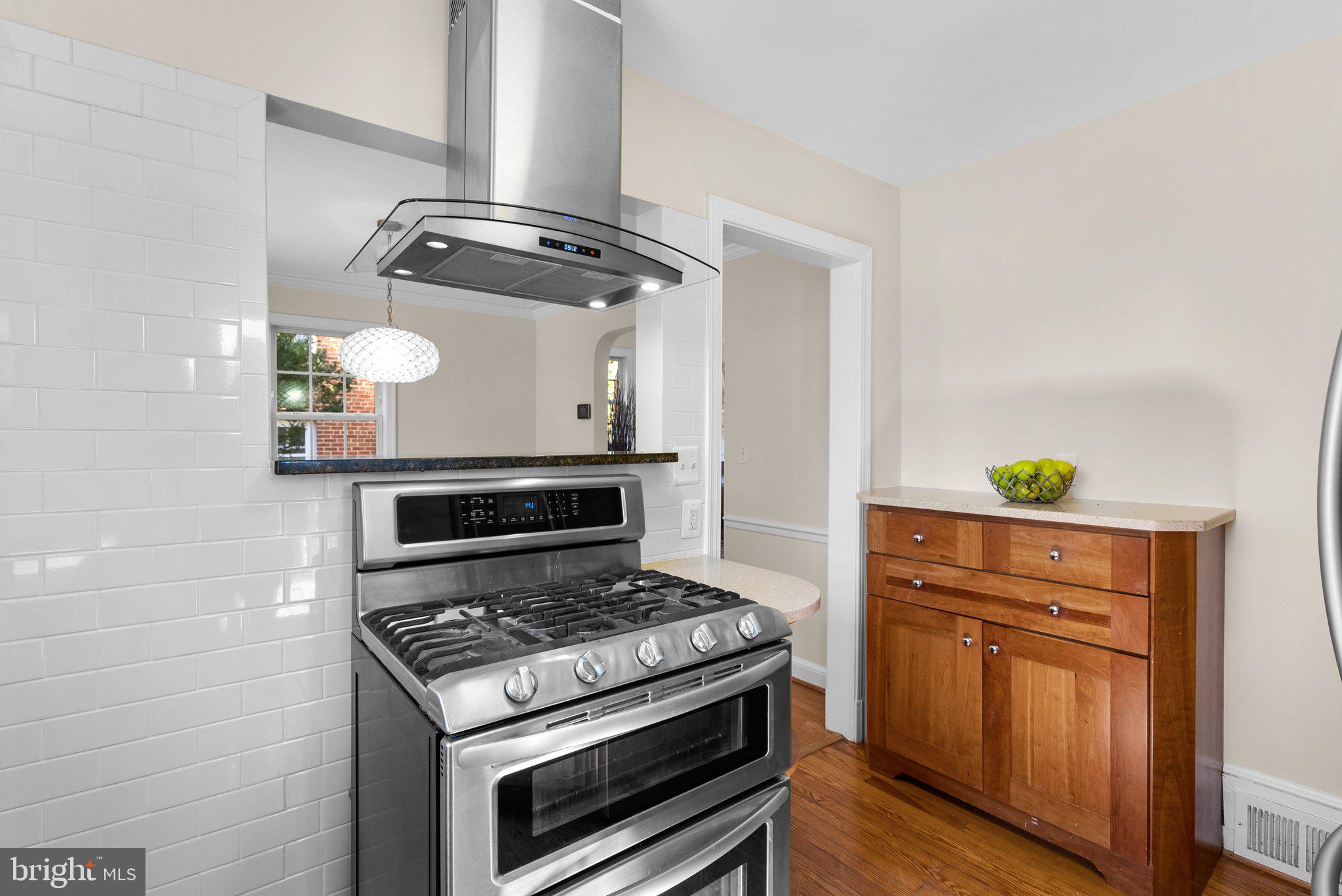 304 Greenwich Ln