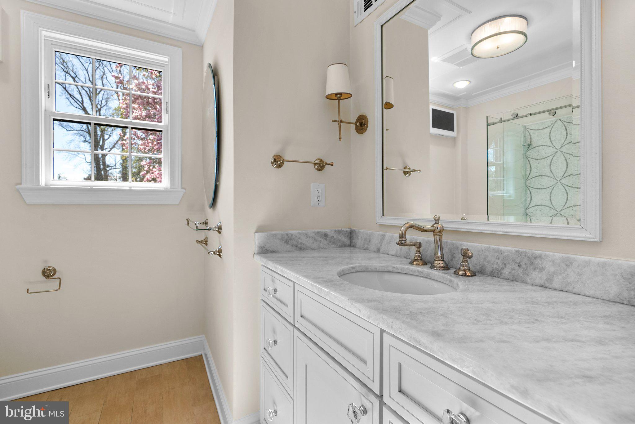 304 Greenwich Ln