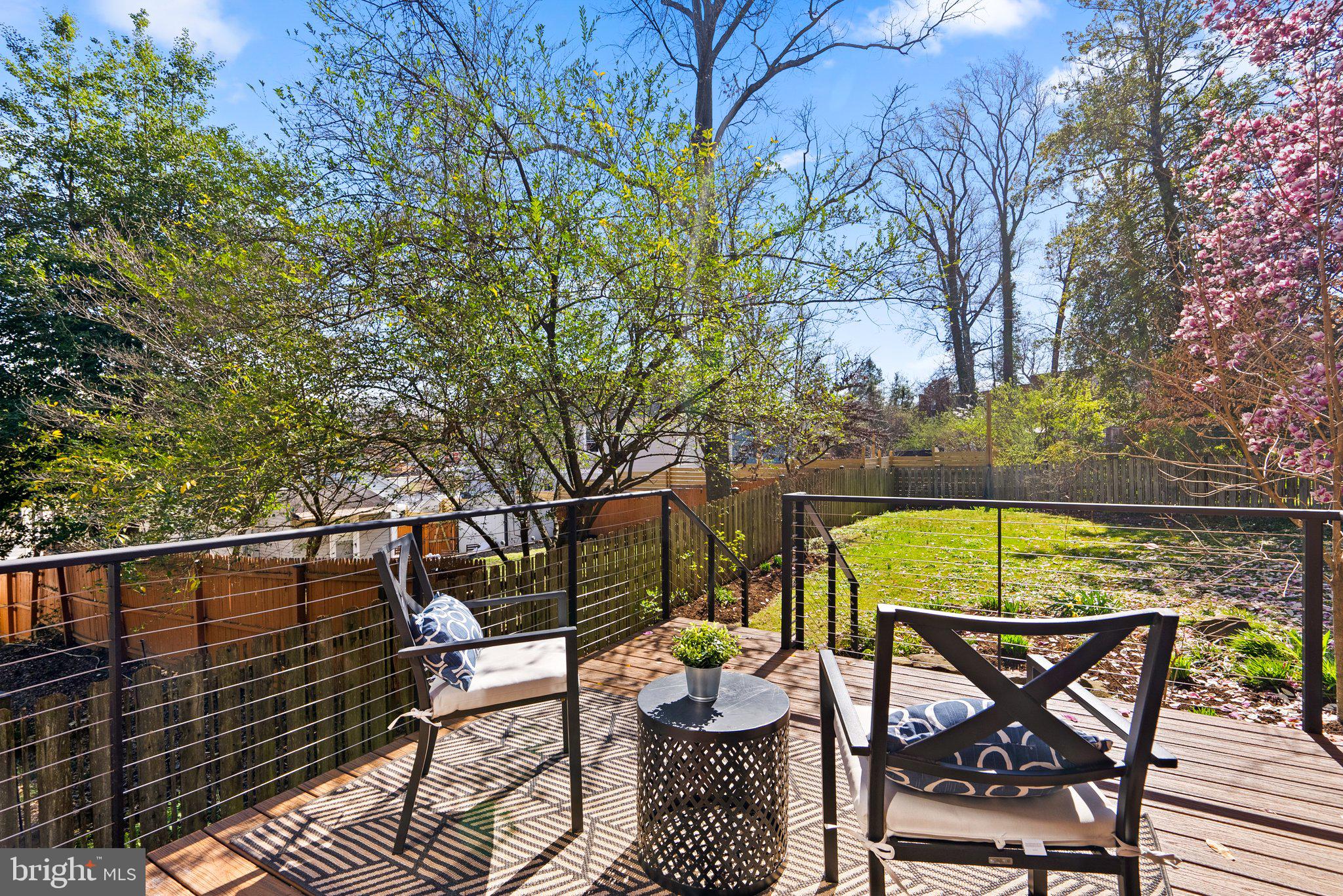 304 Greenwich Ln