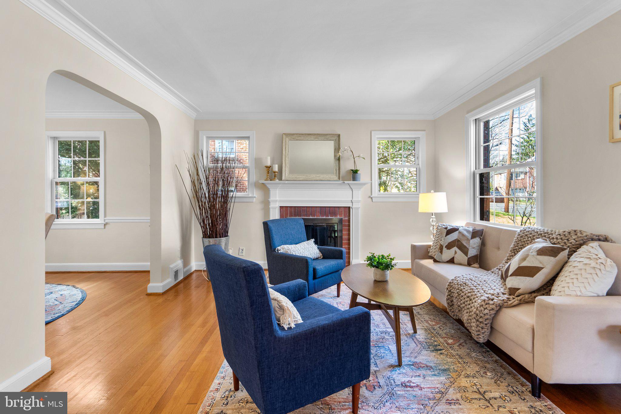 304 Greenwich Ln