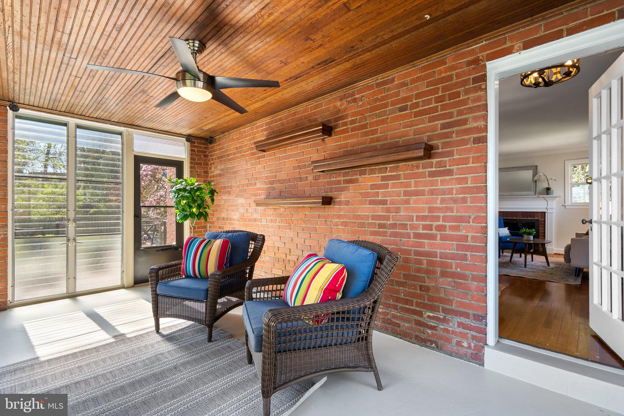 304 Greenwich Ln