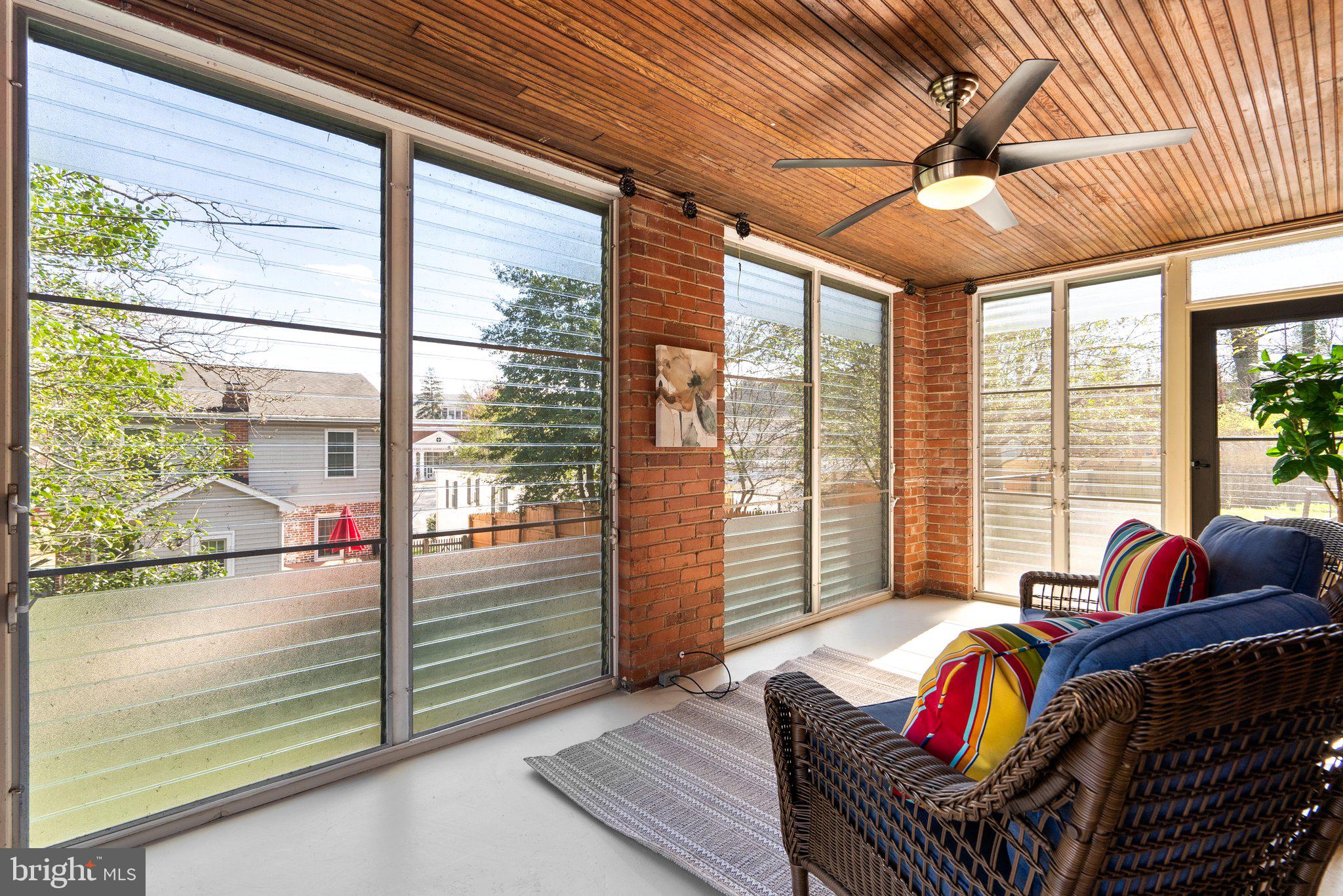 304 Greenwich Ln