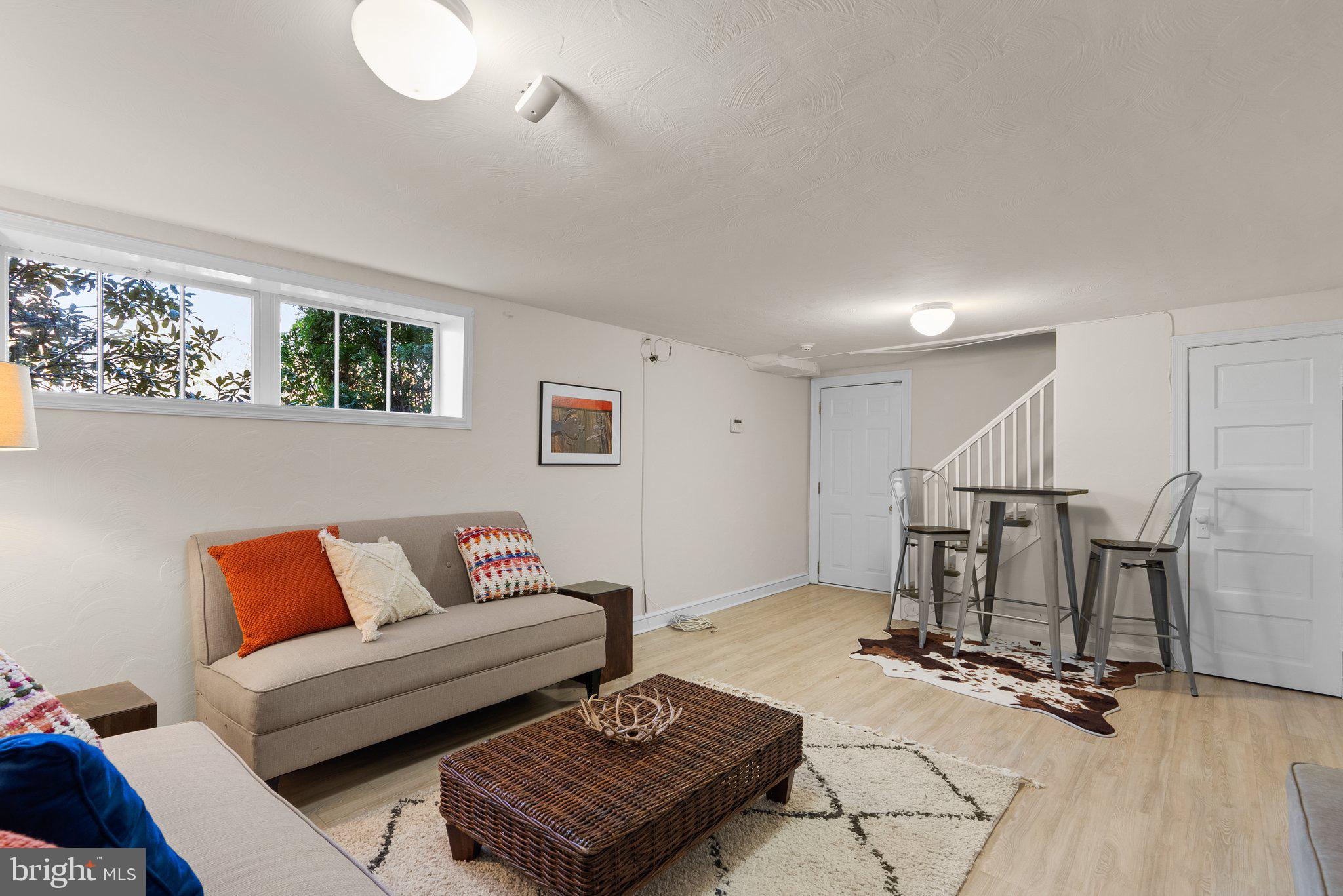 304 Greenwich Ln
