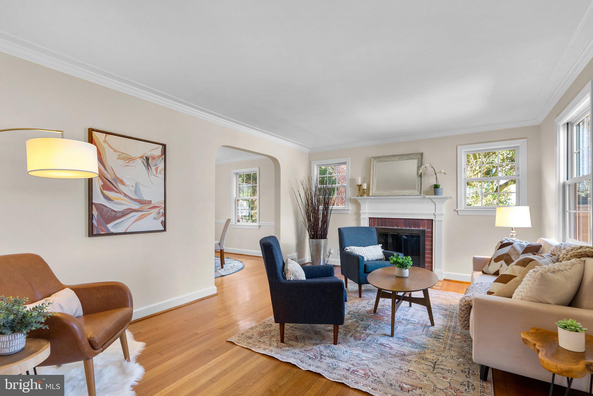 304 Greenwich Ln