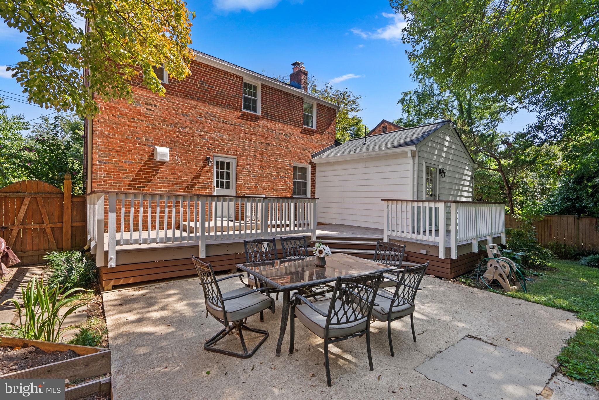 10016 Greenock Rd