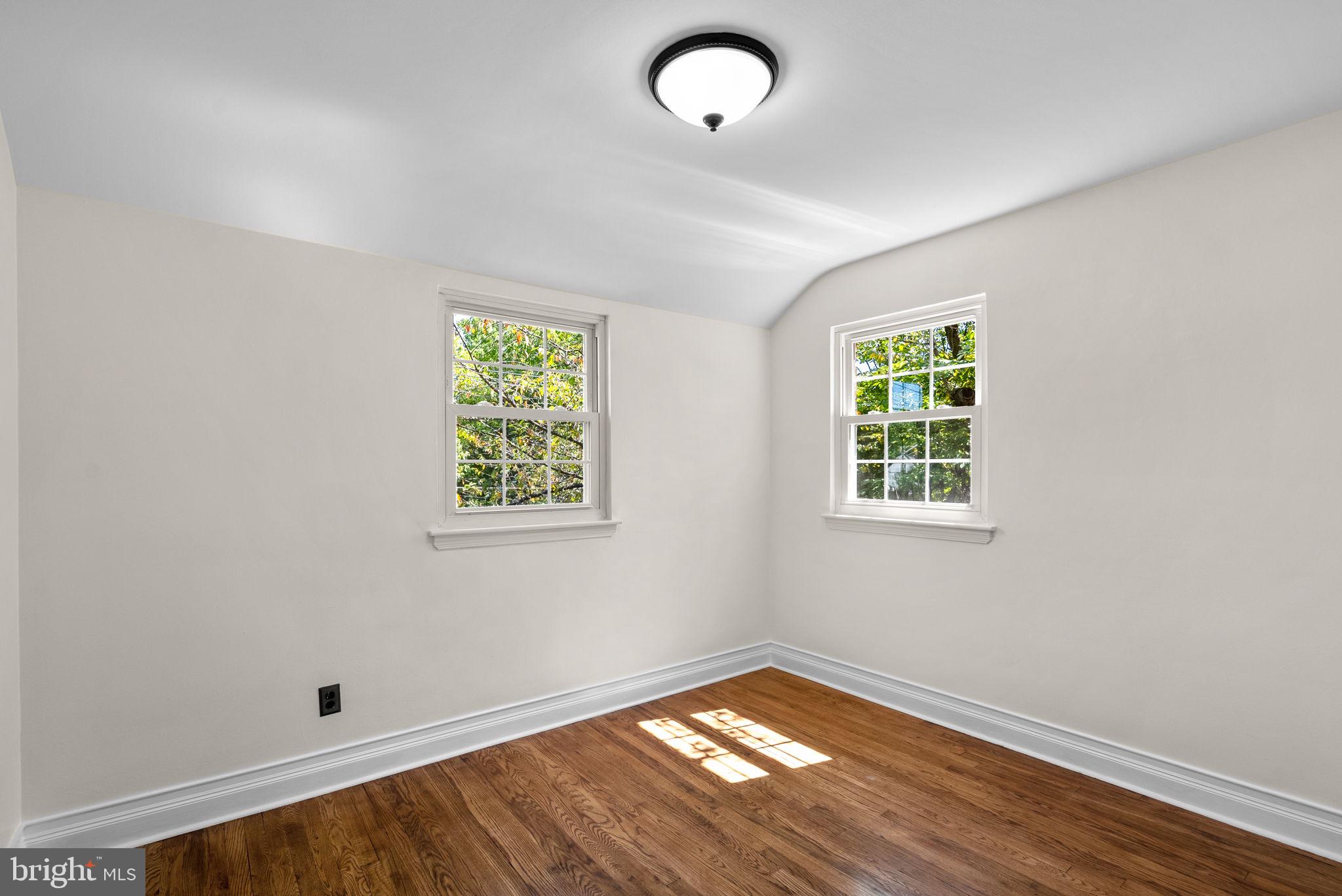 10016 Greenock Rd