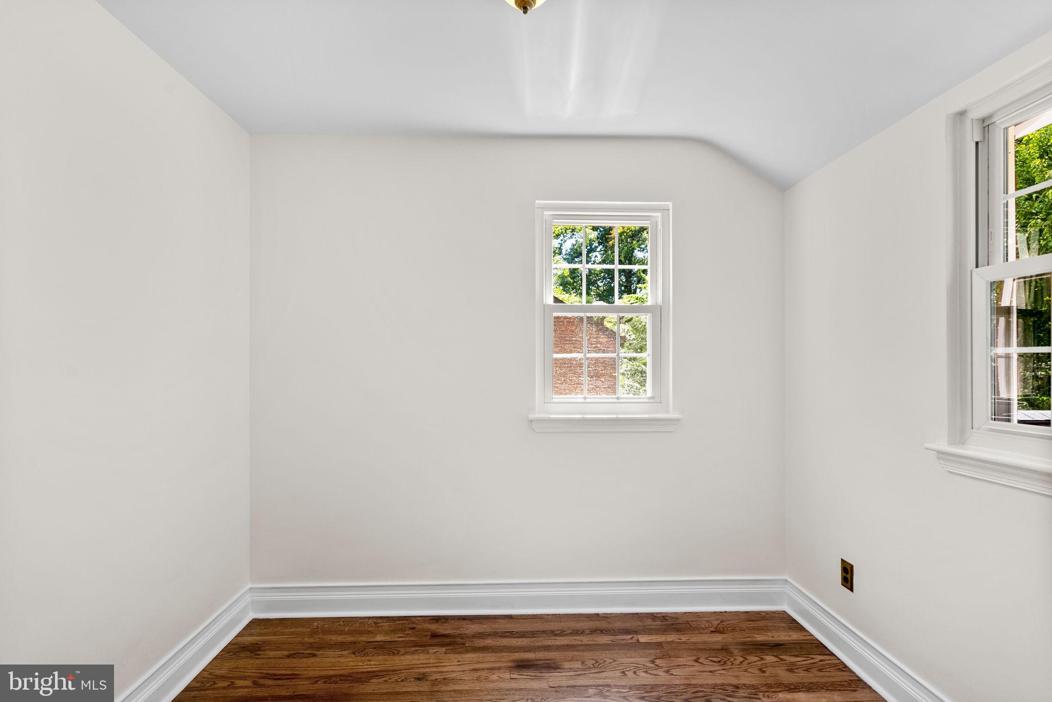 10016 Greenock Rd