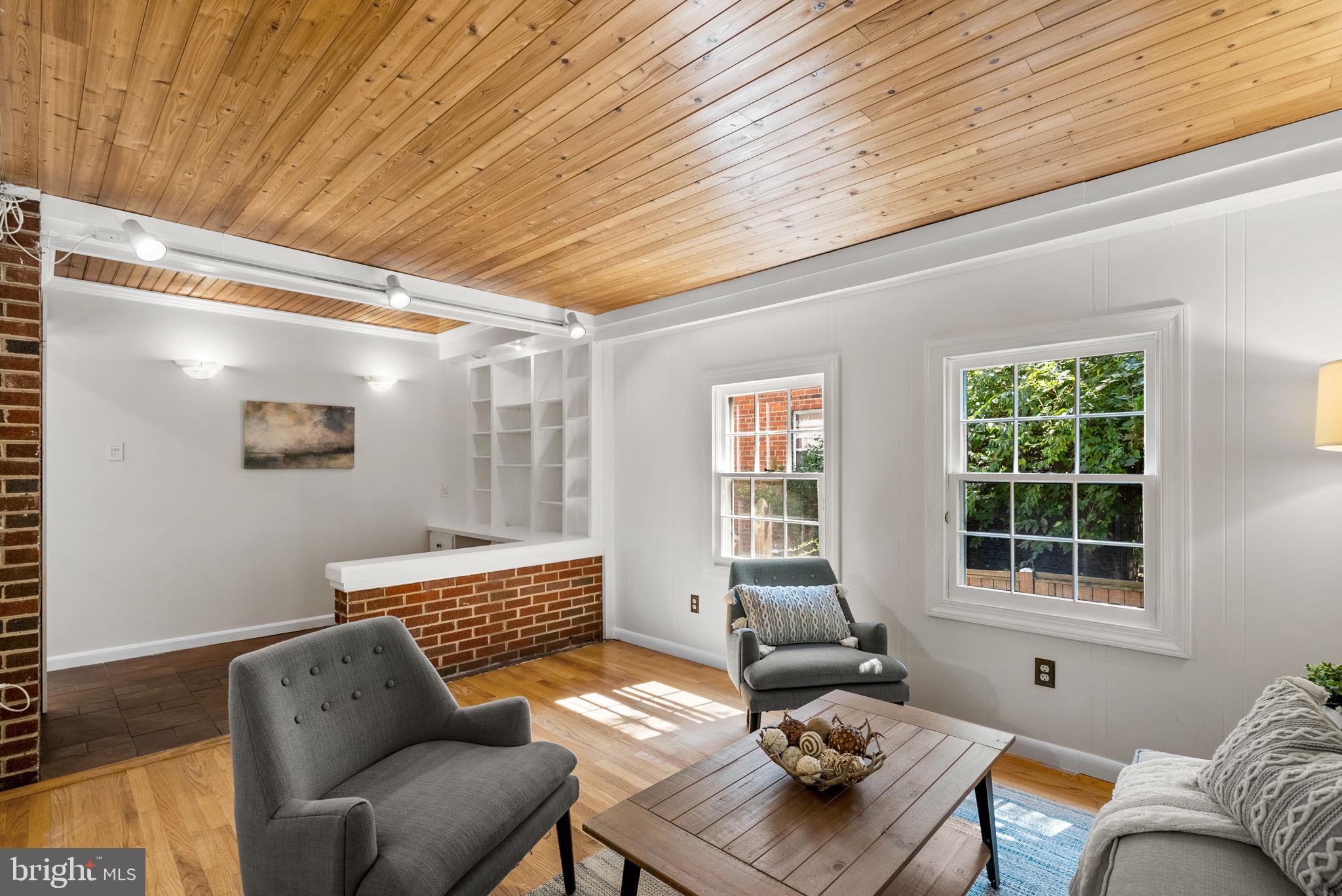 10016 Greenock Rd