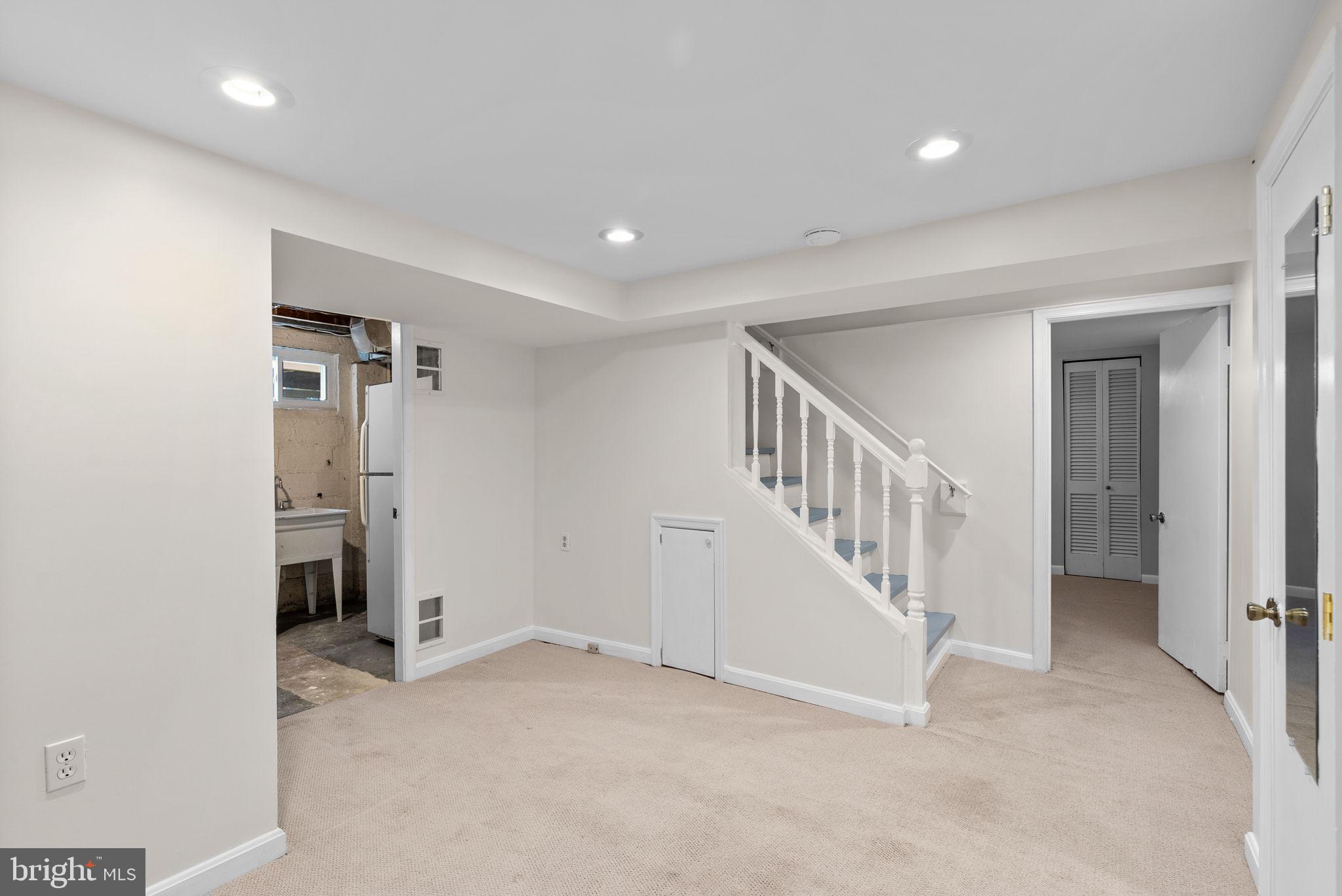 10016 Greenock Rd