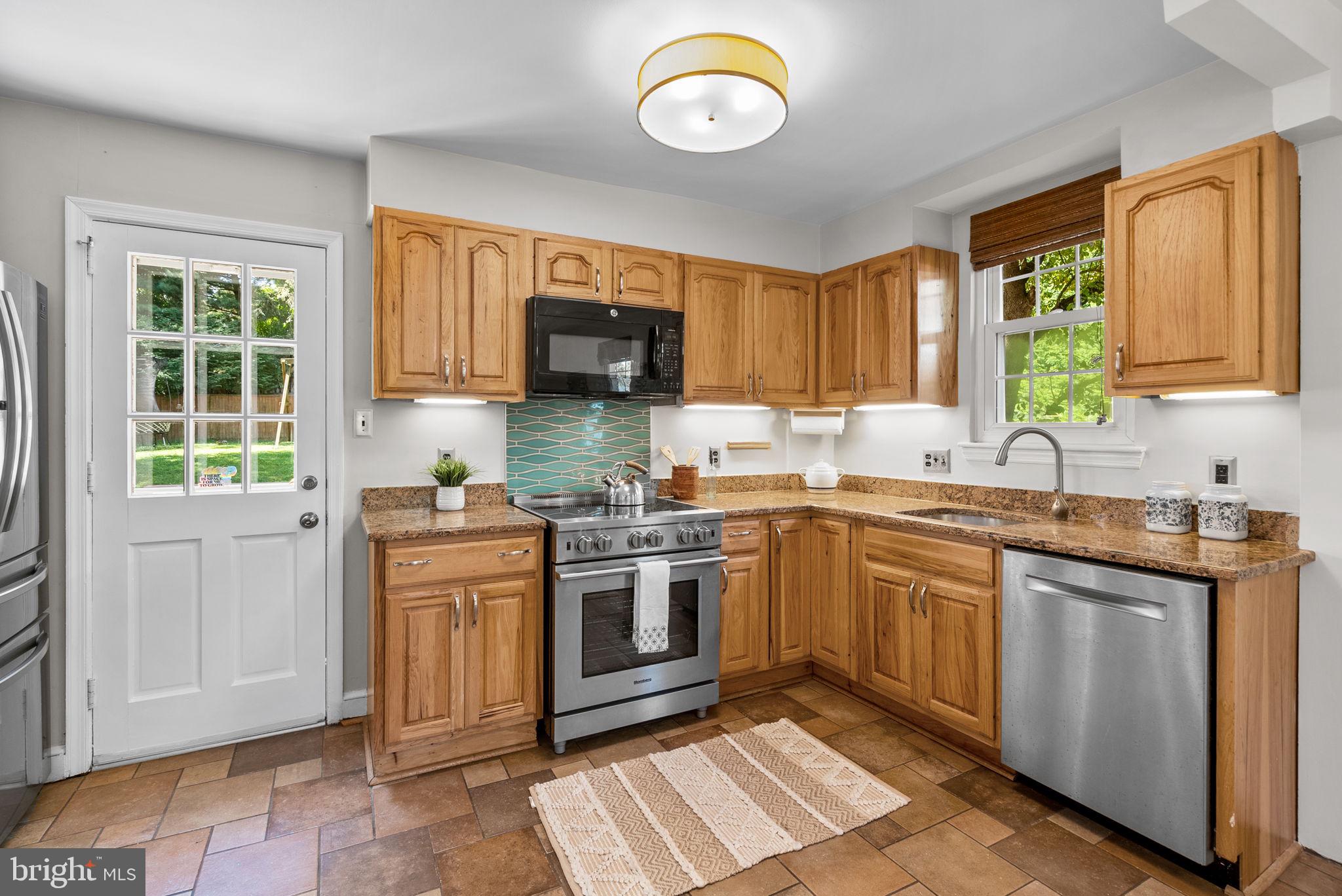 10016 Greenock Rd