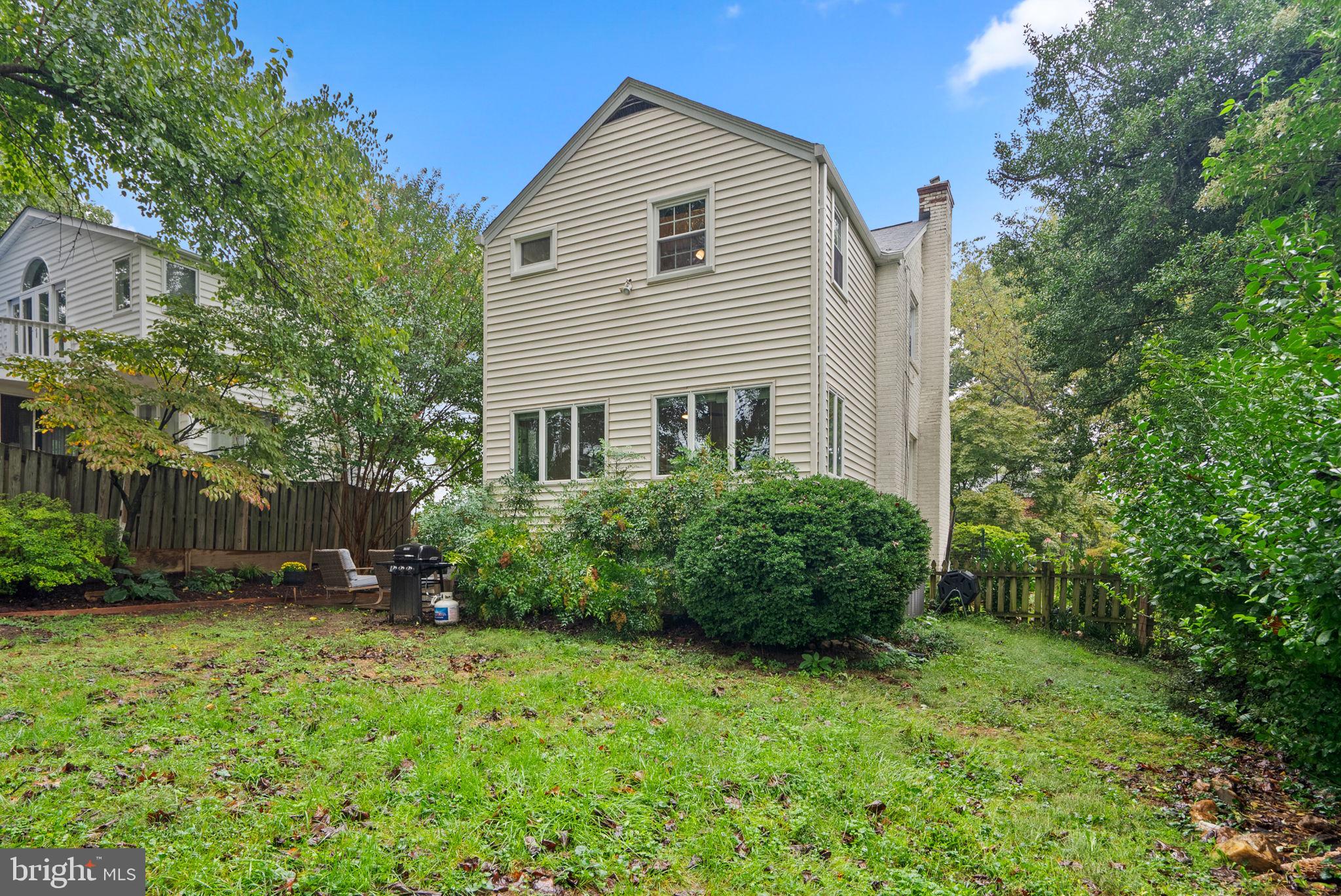9906 Woodburn Rd