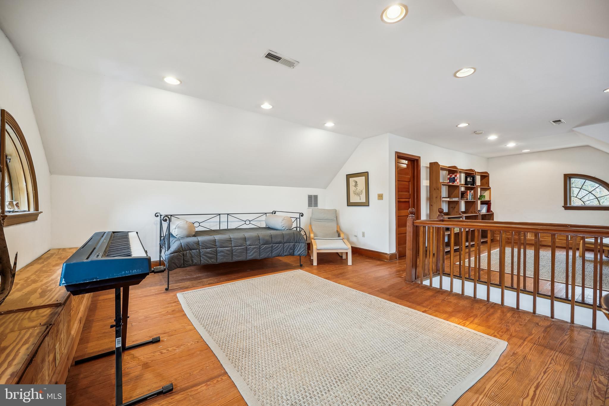 9014 Fairview Rd