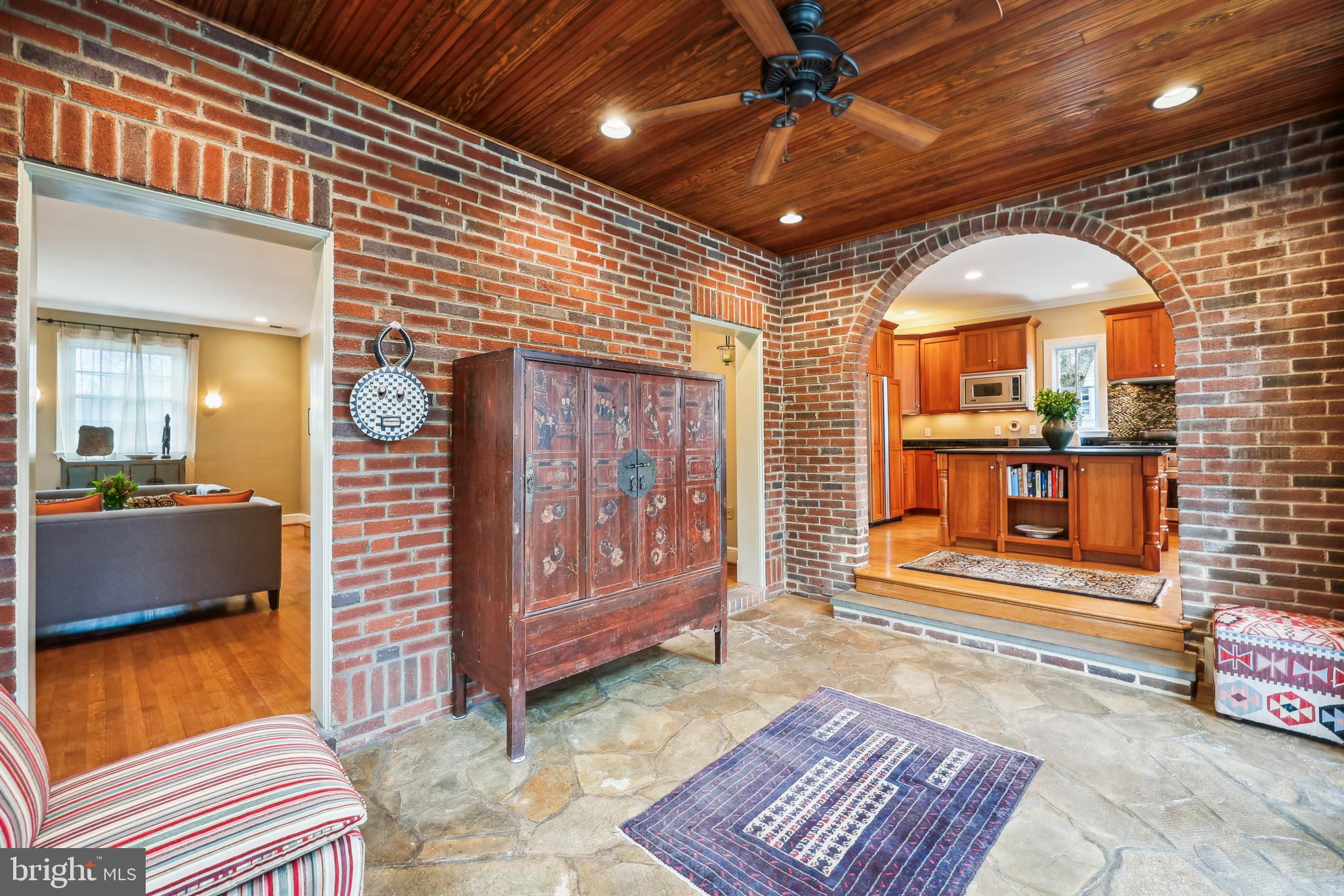 9014 Fairview Rd