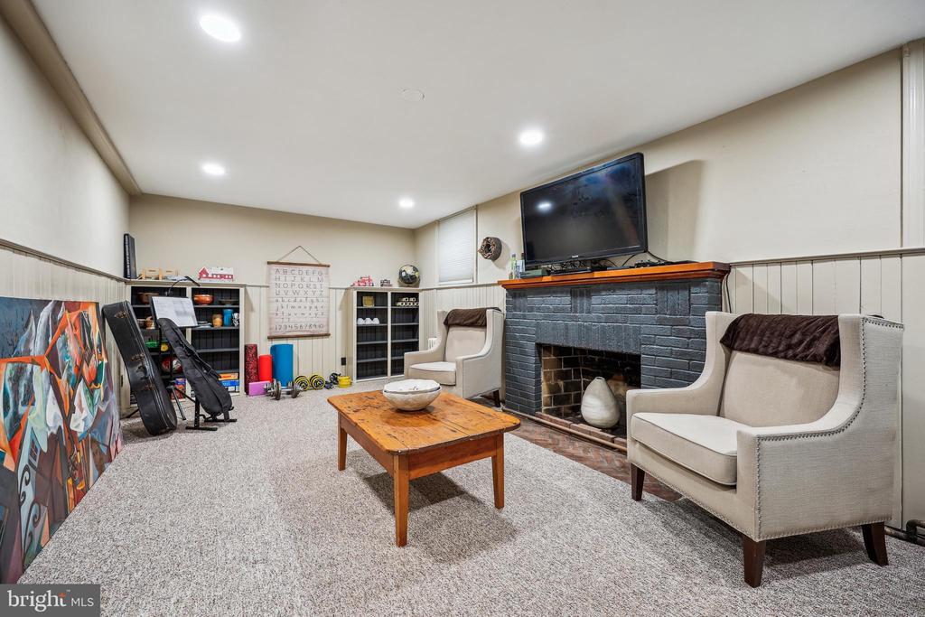9014 Fairview Rd